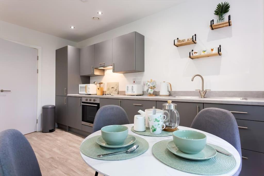 Polly'S Place Apartment Taunton & Free Off Road Parking & Wifi Exterior photo