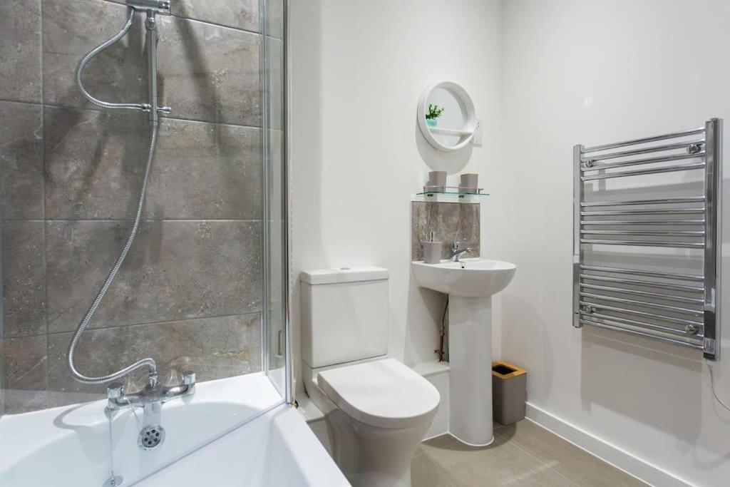 Polly'S Place Apartment Taunton & Free Off Road Parking & Wifi Exterior photo