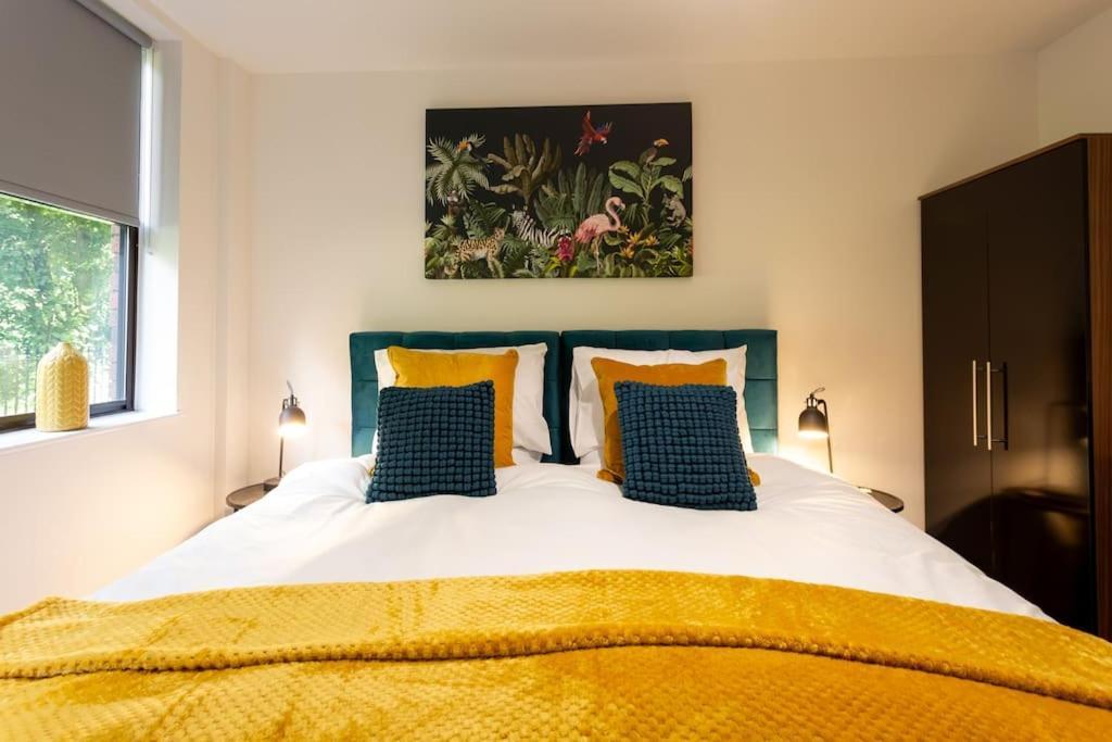 Polly'S Place Apartment Taunton & Free Off Road Parking & Wifi Exterior photo